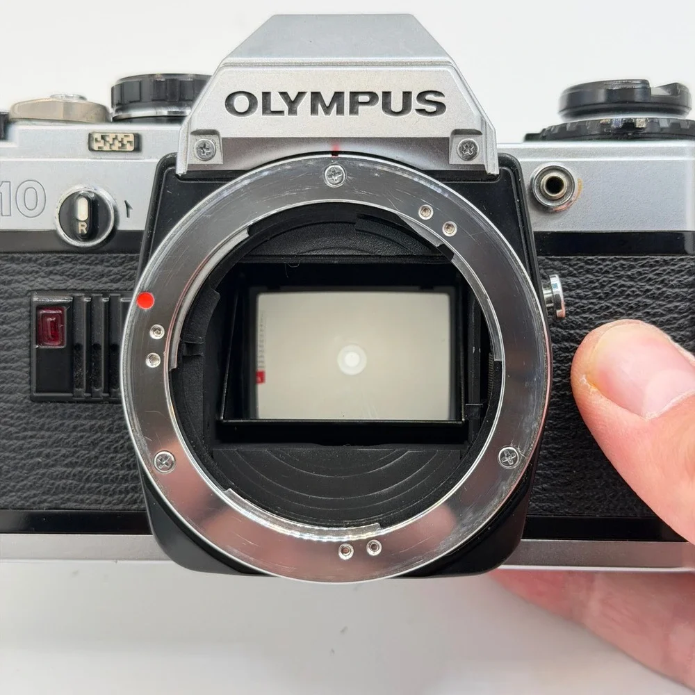 Olympus OM10 35mm Film SLR Camera Silver with Mitakon 35-70mm Zoom Lens Japan